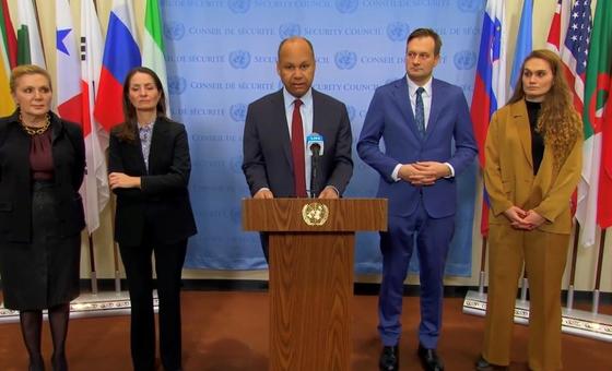 بيان مشترك قرأه أمام الصحفيين السفير جيمس كاريوكي، نائب المندوب الدائم للمملكة المتحدة لدى الأمم المتحدة - نيابة عن بلاده الدنمارك وفرنسا واليونان وسلوفينيا - قبيل جلسة لمجلس الأمن عن الوضع في فلسطين.